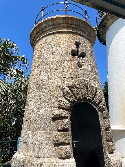 在1875年建成嘅舊青洲燈塔