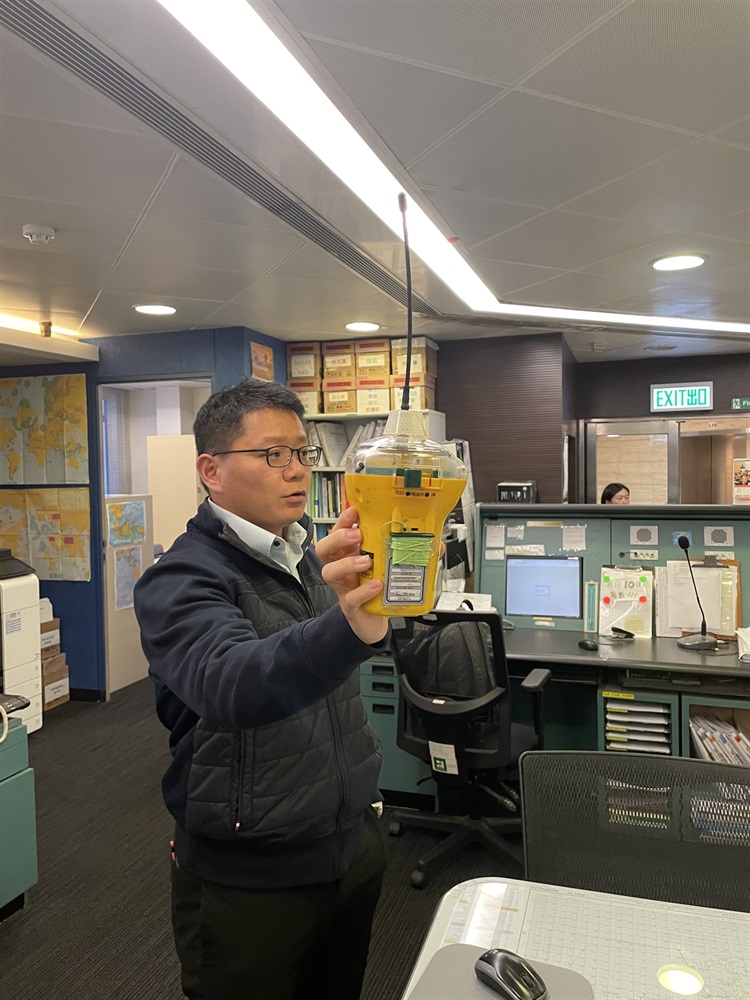 Mr. Chow explained to us in detail the functions and operating procedures of the equipment.