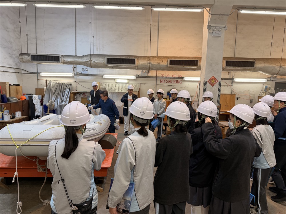 參觀橡皮艇維修工場